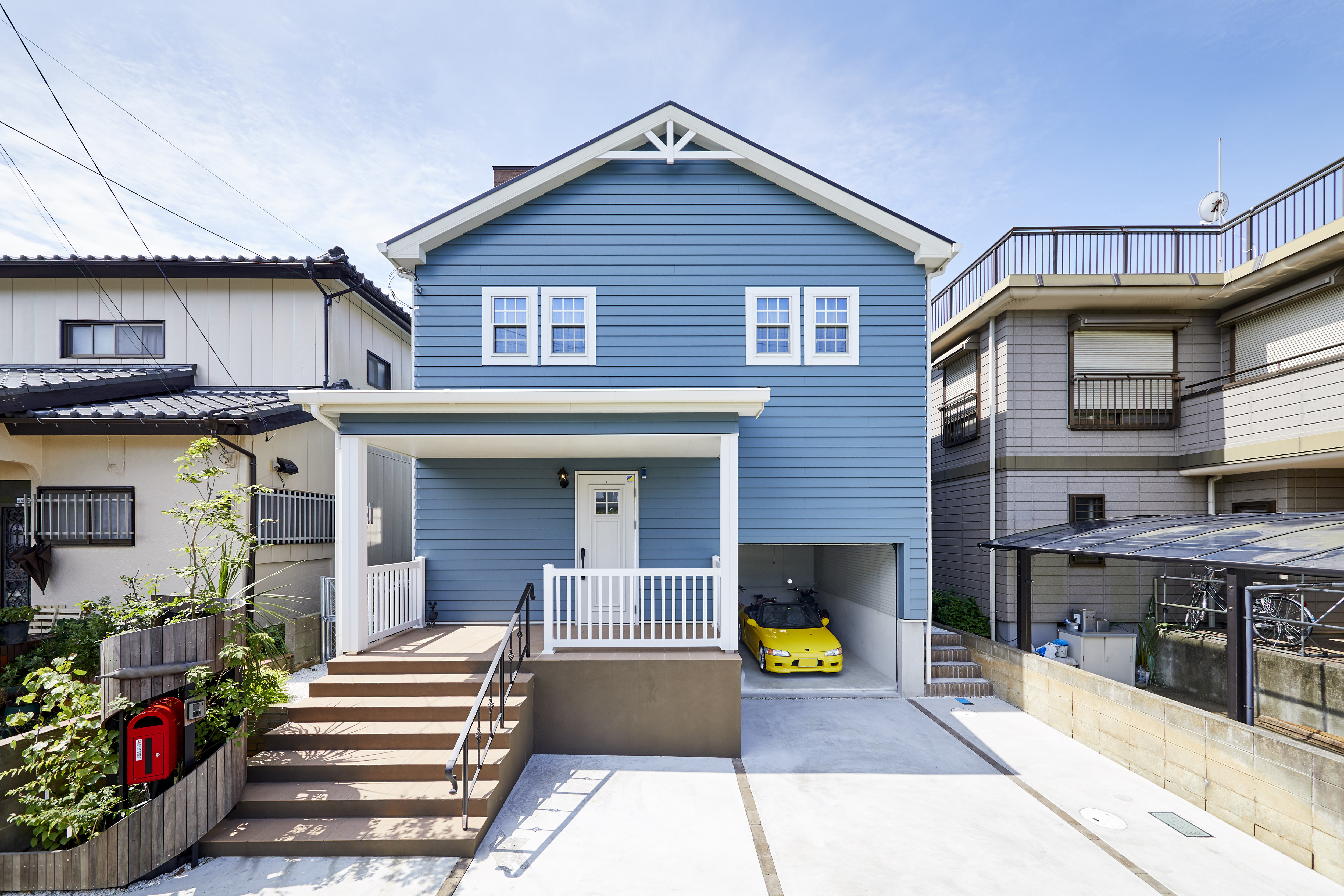 カリフォルニアスタイルの家 
ビーチクルーザー 
オープン&クローズド 置き看板 開放感抜群のおしゃれなカリフォルニアスタイルのお家 - CorazonDesign